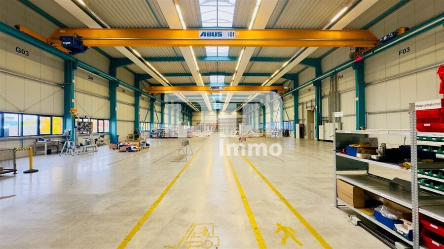 Moderne Produktions- & Lagerhalle mit Bürotrakt / Sozialräumen und Freiflächen in Kassel-Waldau - Halle Ansicht 5